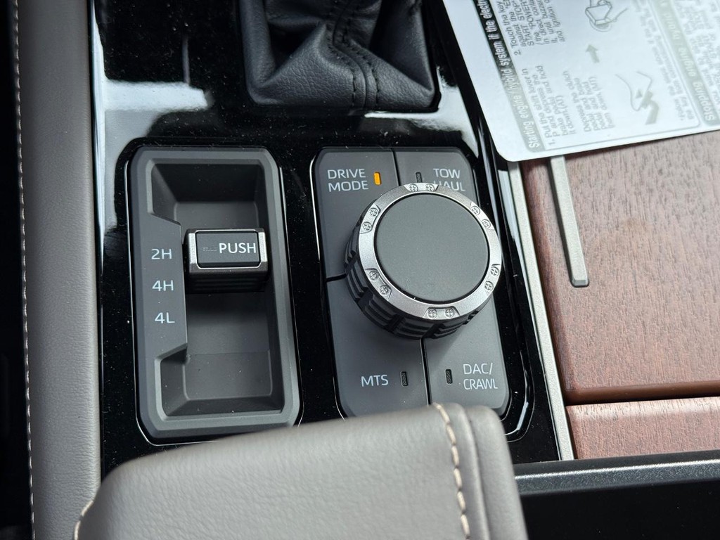 Toyota Tundra 4WD Vehicle Image 17