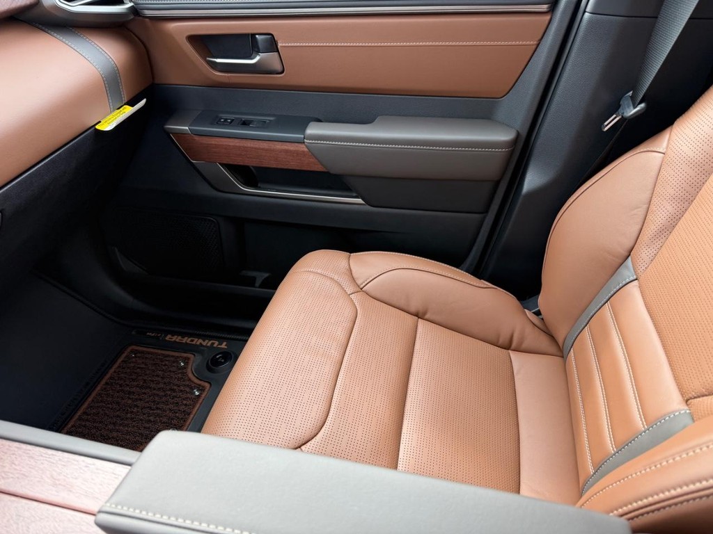 Toyota Tundra 4WD Vehicle Image 18