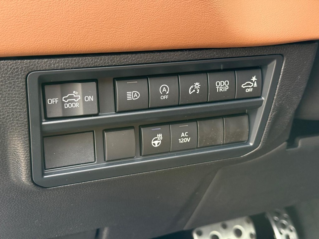 Toyota Tundra 4WD Vehicle Image 19