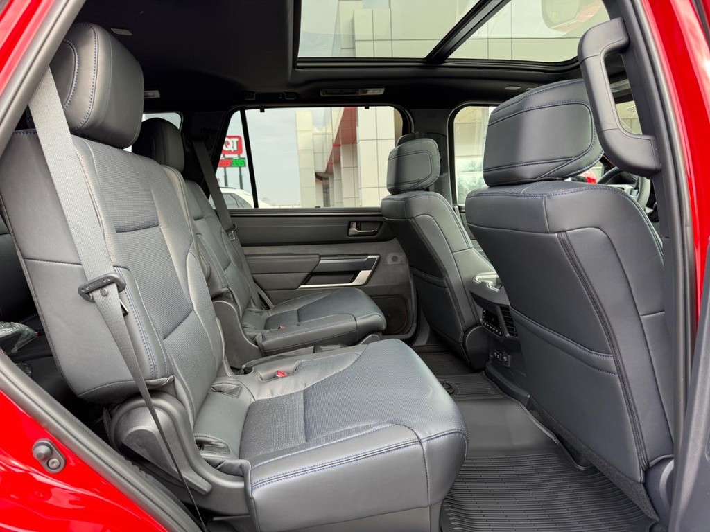 Toyota Sequoia Vehicle Image 6