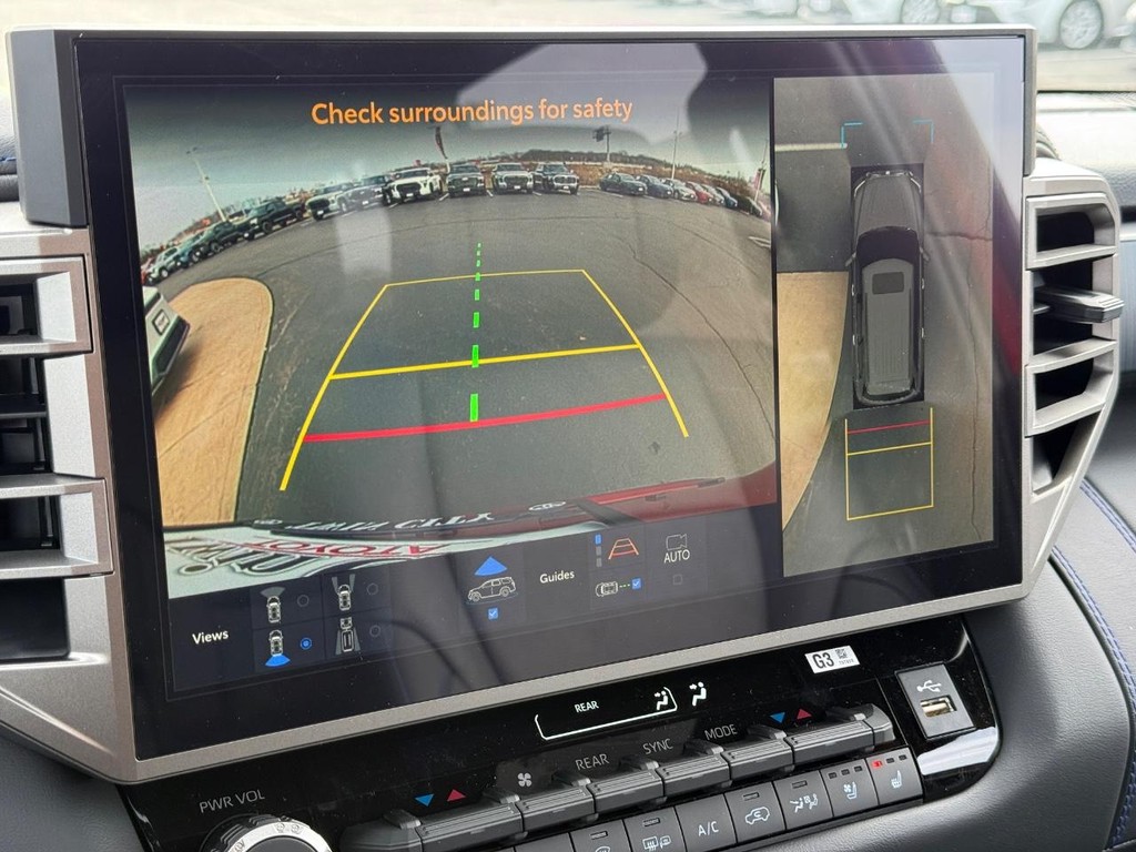 Toyota Sequoia Vehicle Image 15