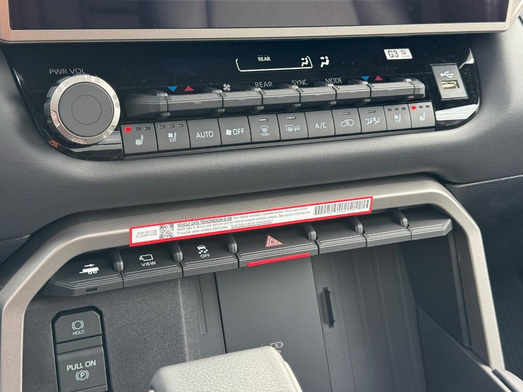 Toyota Sequoia Vehicle Image 16