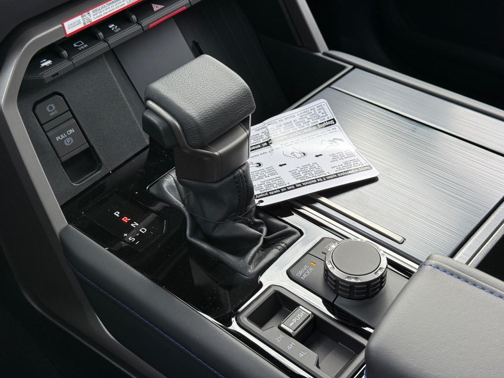 Toyota Sequoia Vehicle Image 17