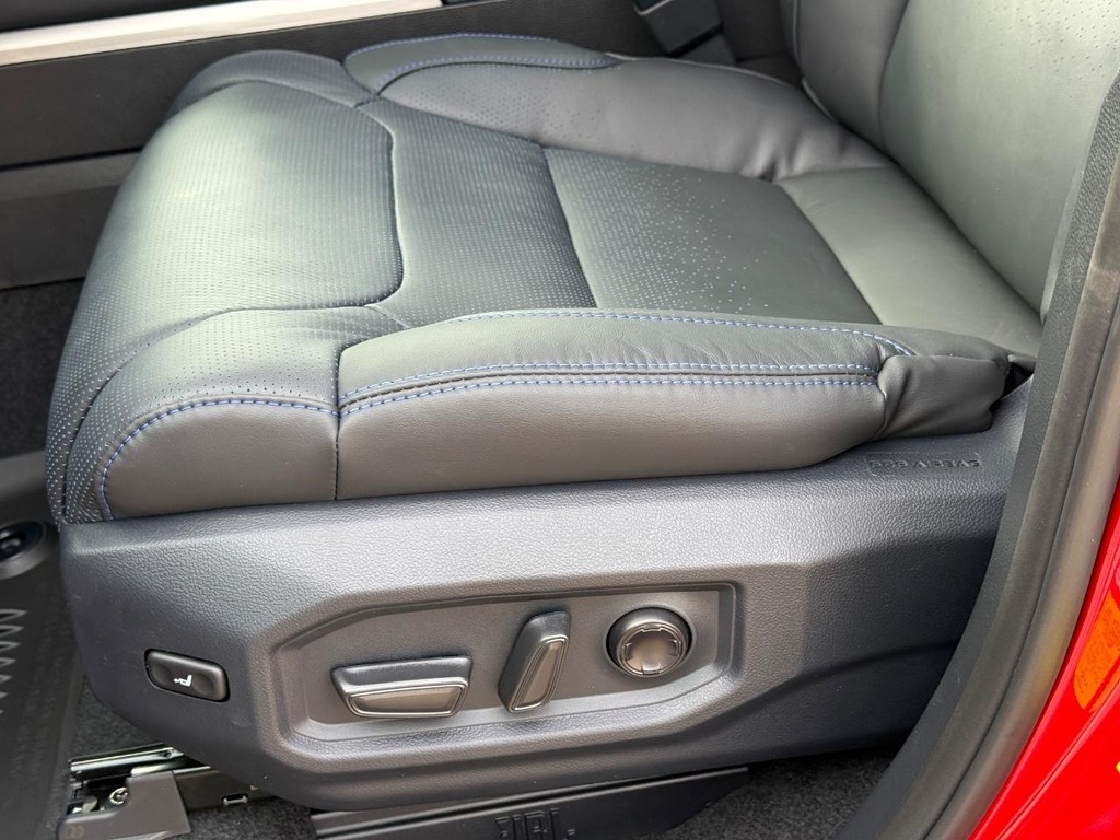 Toyota Sequoia Vehicle Image 22