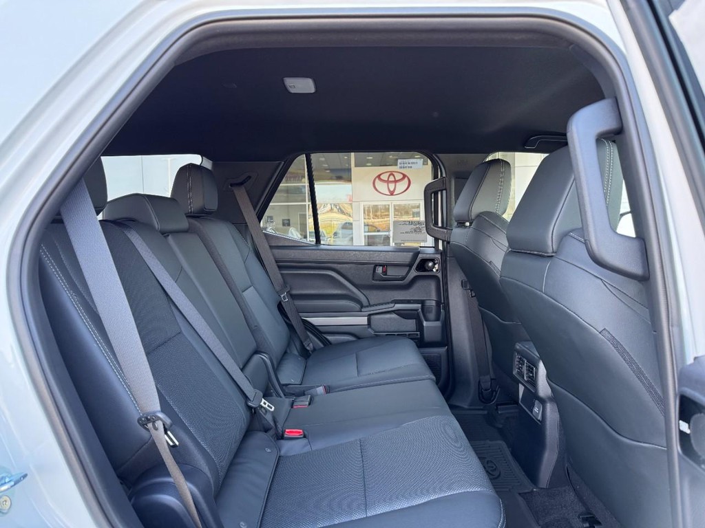 Toyota 4Runner Vehicle Image 9