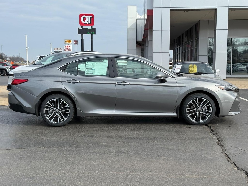 Toyota Camry Vehicle Image 2