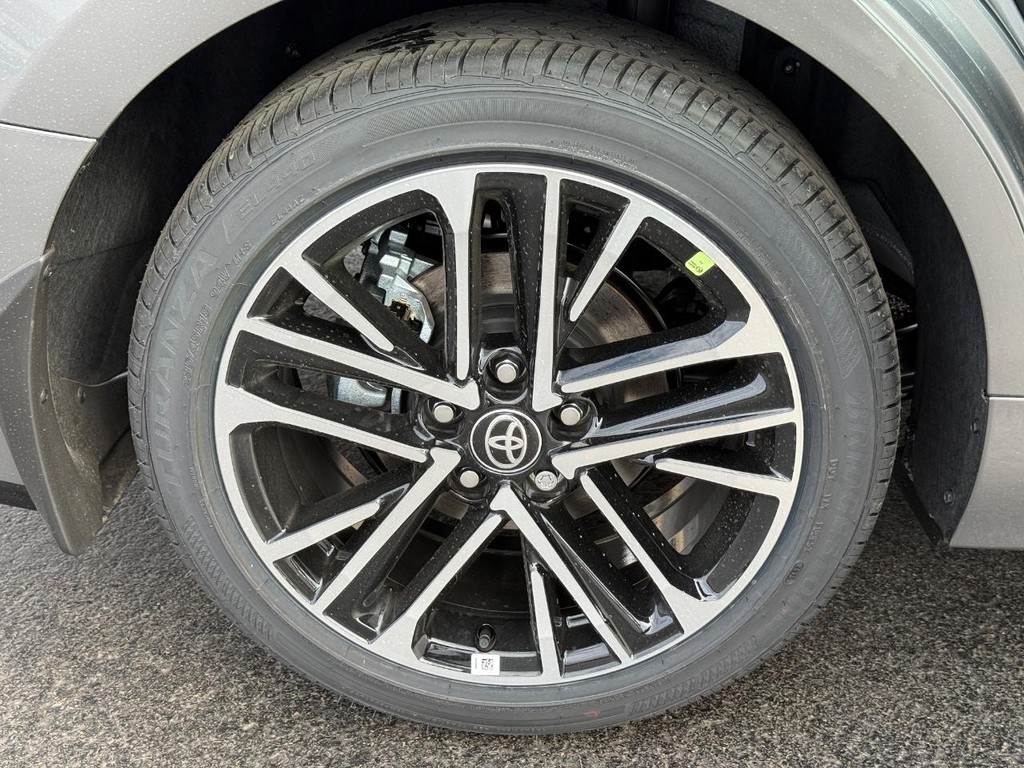 Toyota Camry Vehicle Image 4