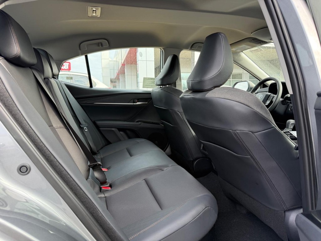 Toyota Camry Vehicle Image 5