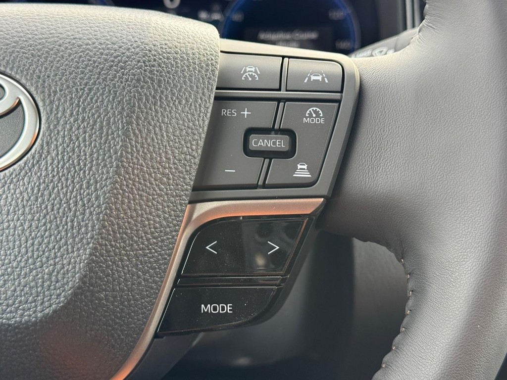 Toyota Camry Vehicle Image 9