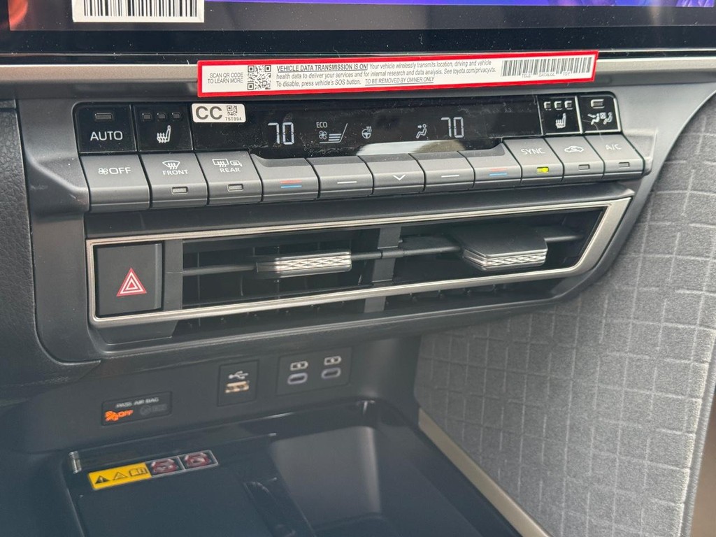 Toyota Camry Vehicle Image 12