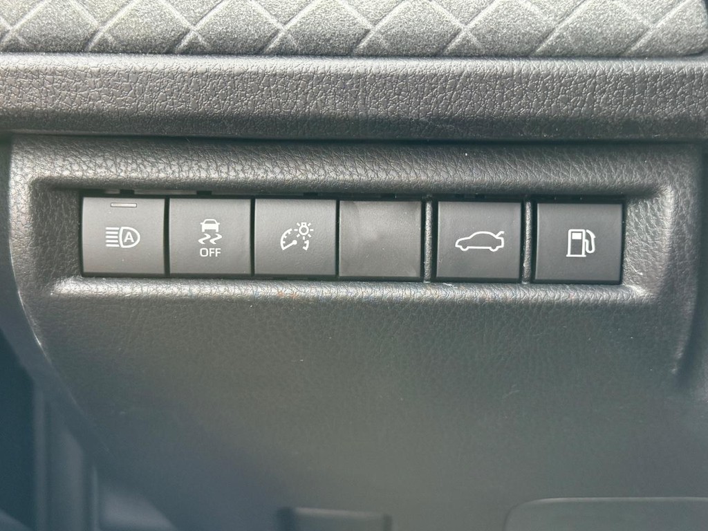 Toyota Camry Vehicle Image 16