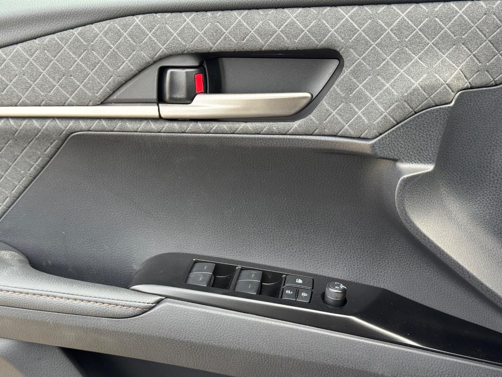 Toyota Camry Vehicle Image 17