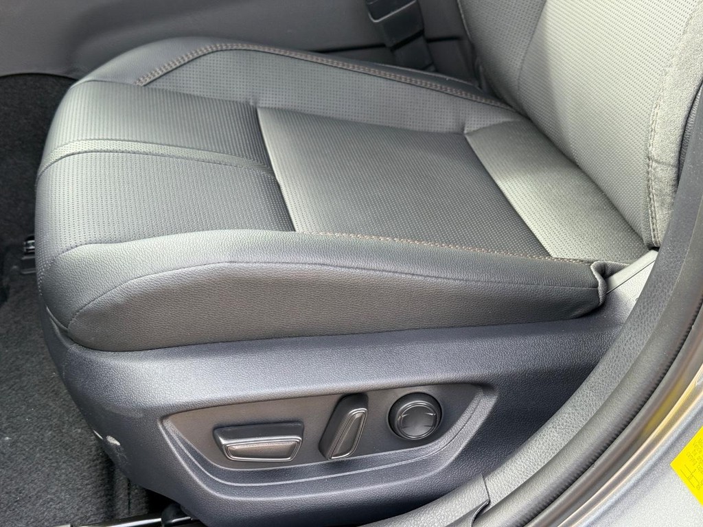 Toyota Camry Vehicle Image 18