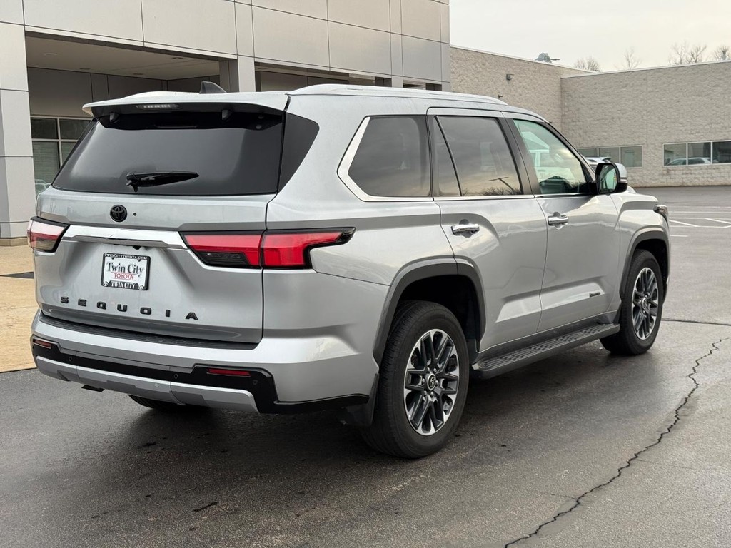 Toyota Sequoia Vehicle Image 3