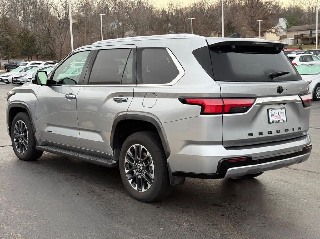 Toyota Sequoia Vehicle Image 6