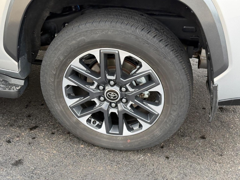 Toyota Sequoia Vehicle Image 7