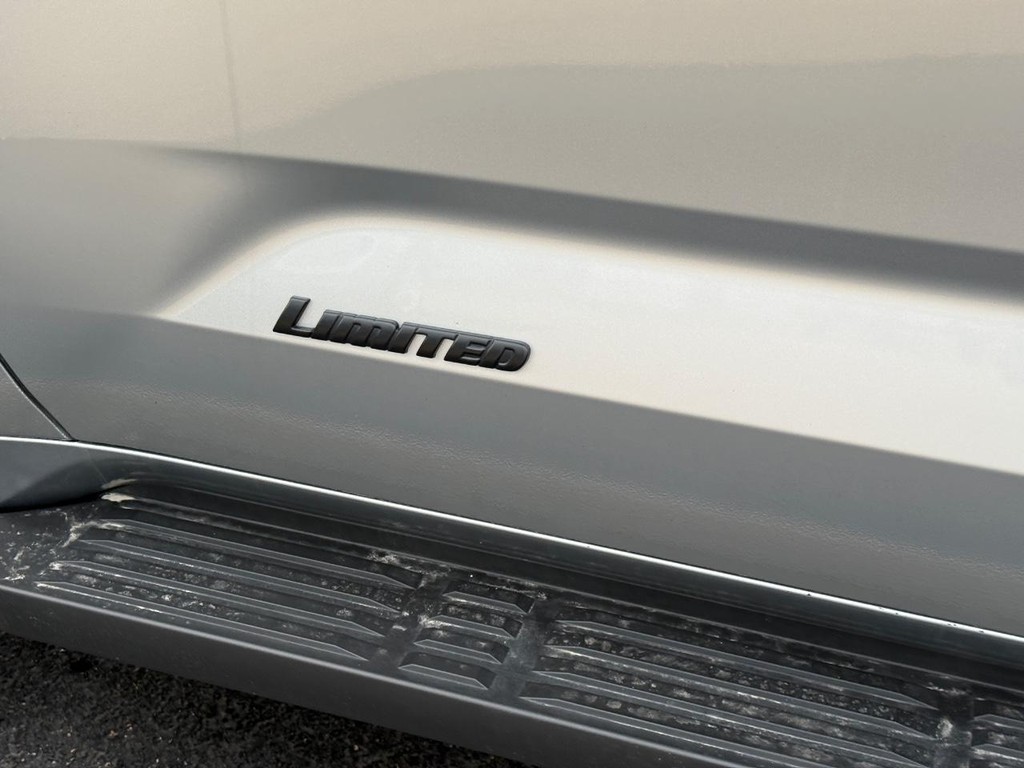 Toyota Sequoia Vehicle Image 8