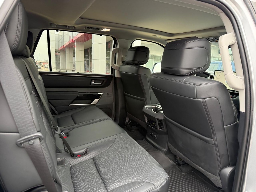 Toyota Sequoia Vehicle Image 11