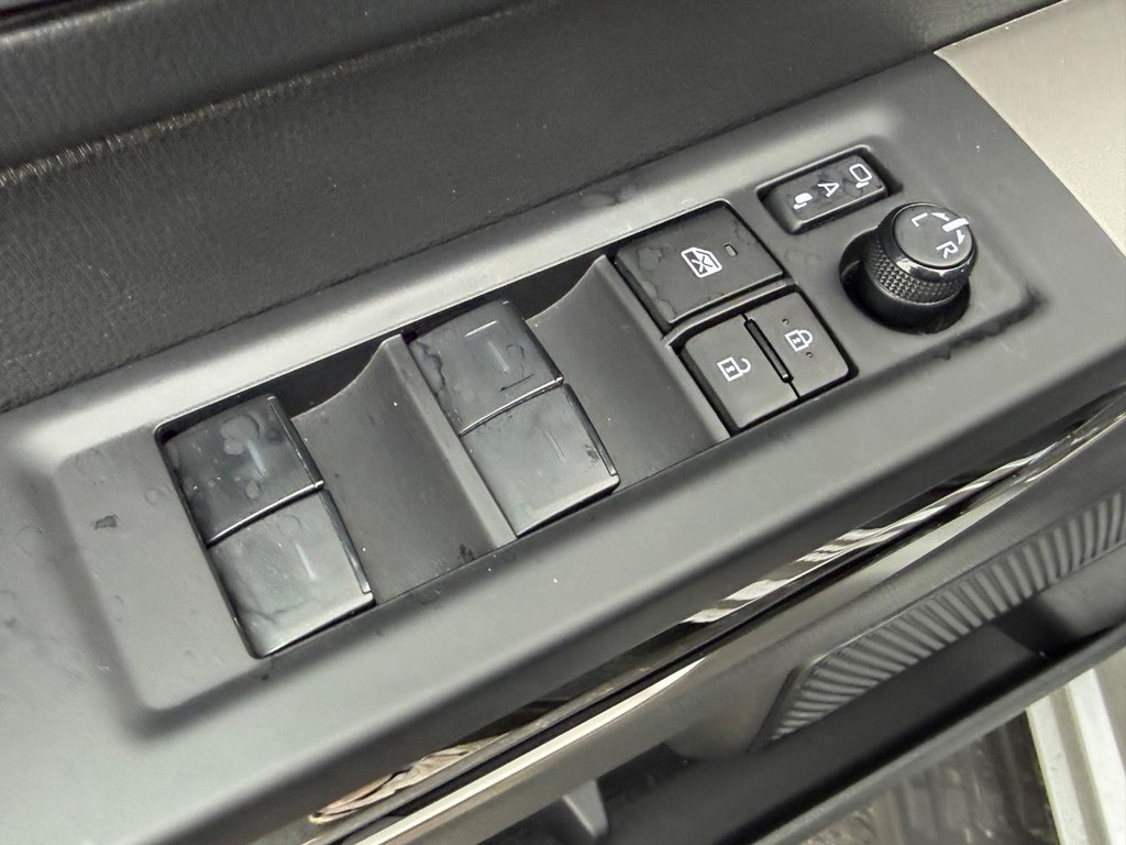 Toyota Sequoia Vehicle Image 15