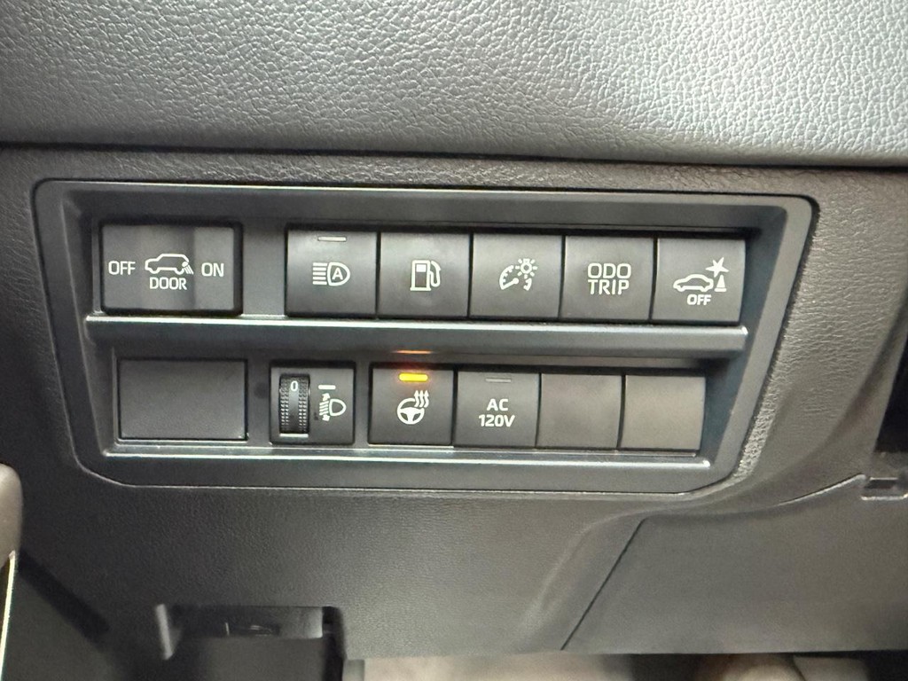 Toyota Sequoia Vehicle Image 18