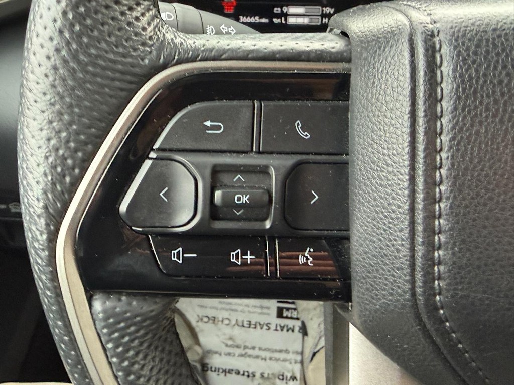 Toyota Sequoia Vehicle Image 19