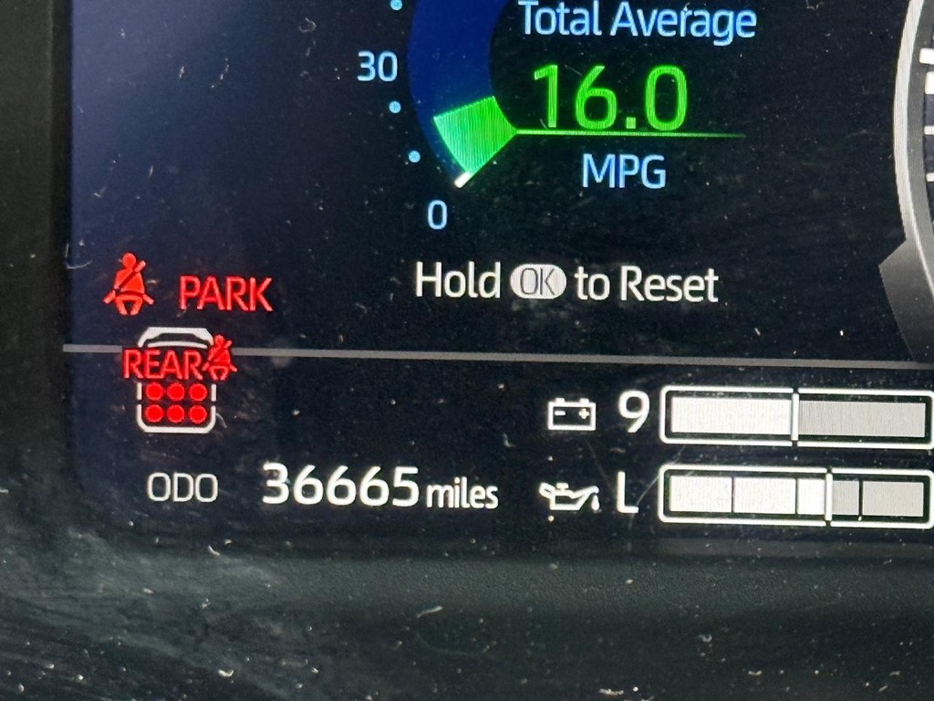 Toyota Sequoia Vehicle Image 22