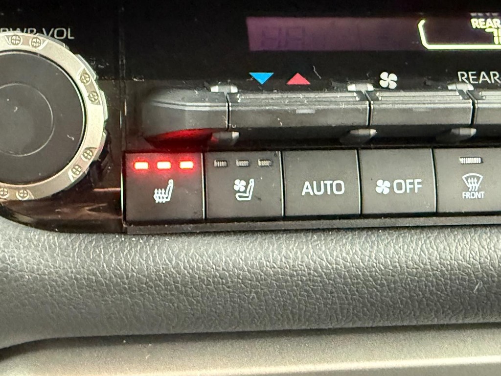 Toyota Sequoia Vehicle Image 24