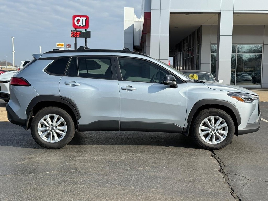 Toyota Corolla Cross Vehicle Image 2