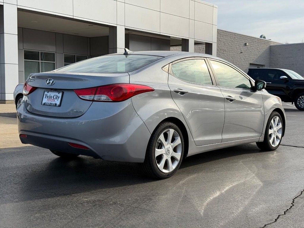 Hyundai Elantra Vehicle Image 3