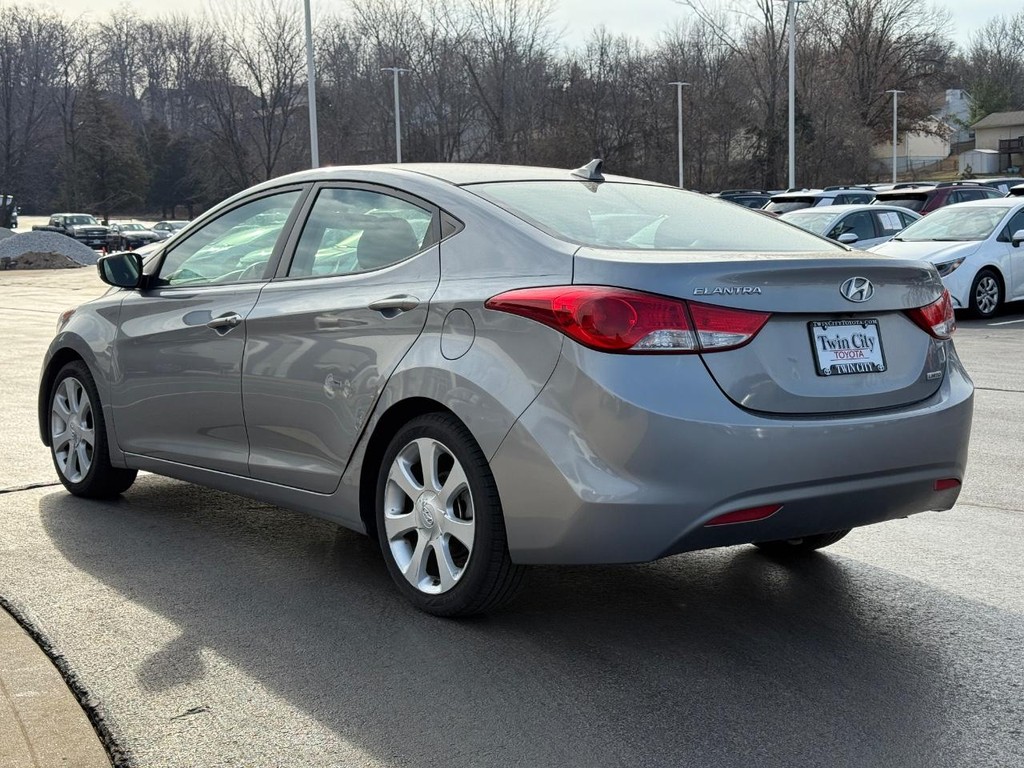 Hyundai Elantra Vehicle Image 5