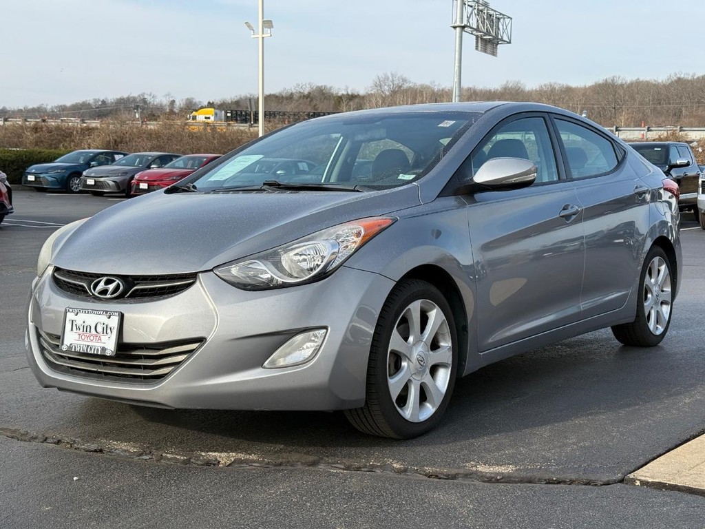 Hyundai Elantra Vehicle Image 8