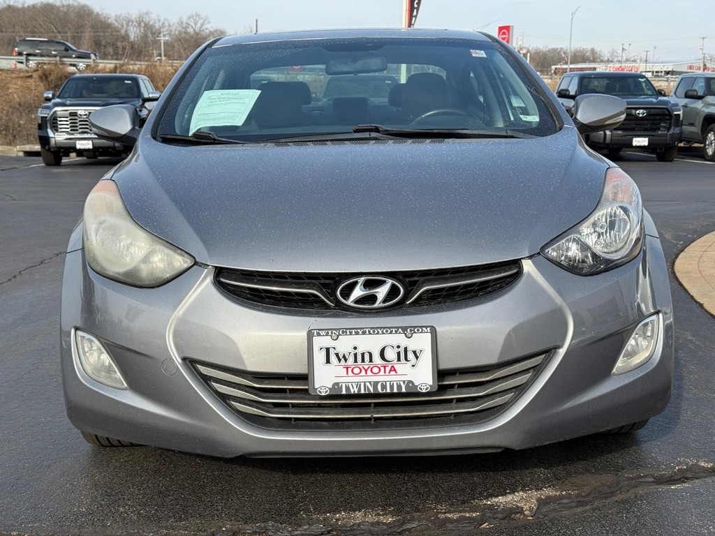 Hyundai Elantra Vehicle Image 9