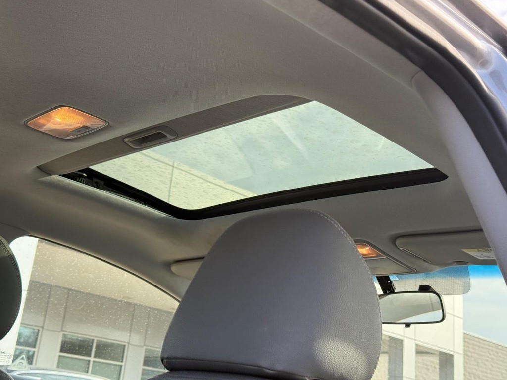 Hyundai Elantra Vehicle Image 12