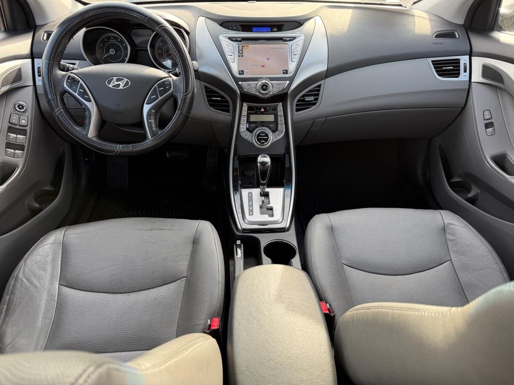 Hyundai Elantra Vehicle Image 13