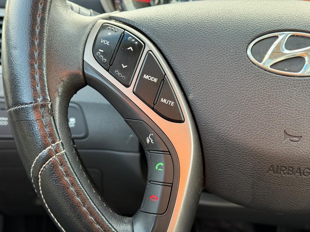 Hyundai Elantra Vehicle Image 15