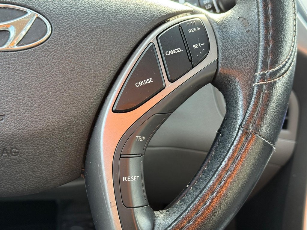 Hyundai Elantra Vehicle Image 16