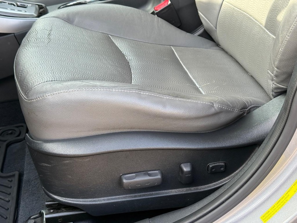 Hyundai Elantra Vehicle Image 27