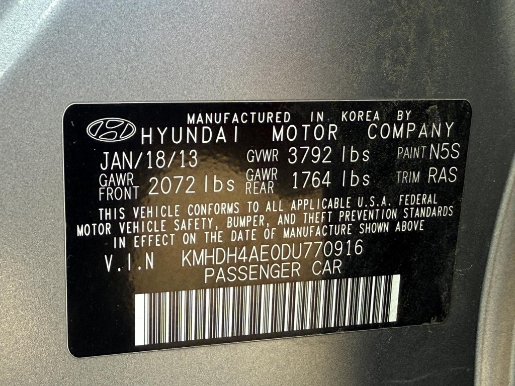 Hyundai Elantra Vehicle Image 28