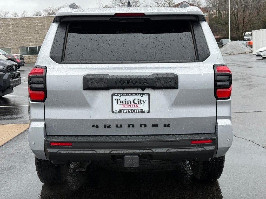 Toyota 4Runner Vehicle Image 5