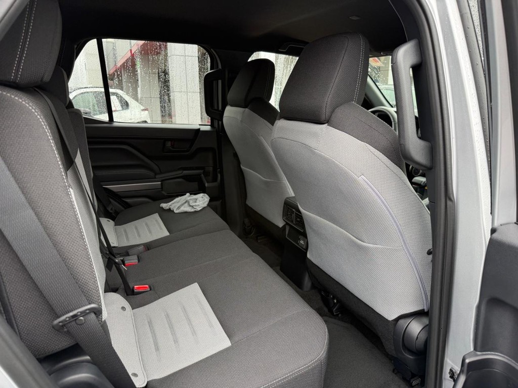 Toyota 4Runner Vehicle Image 11