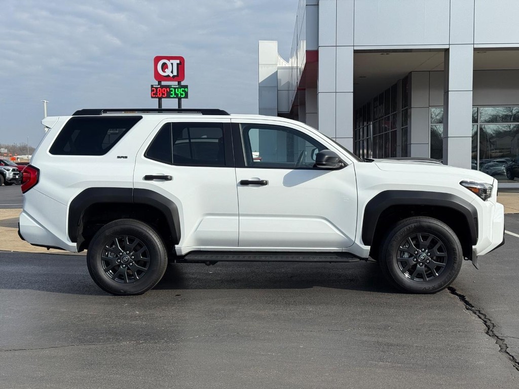 Toyota 4Runner Vehicle Image 2