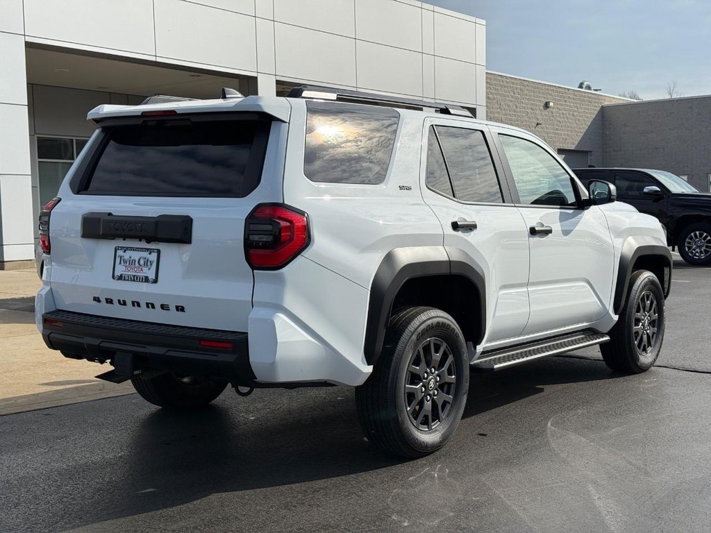 Toyota 4Runner Vehicle Image 3