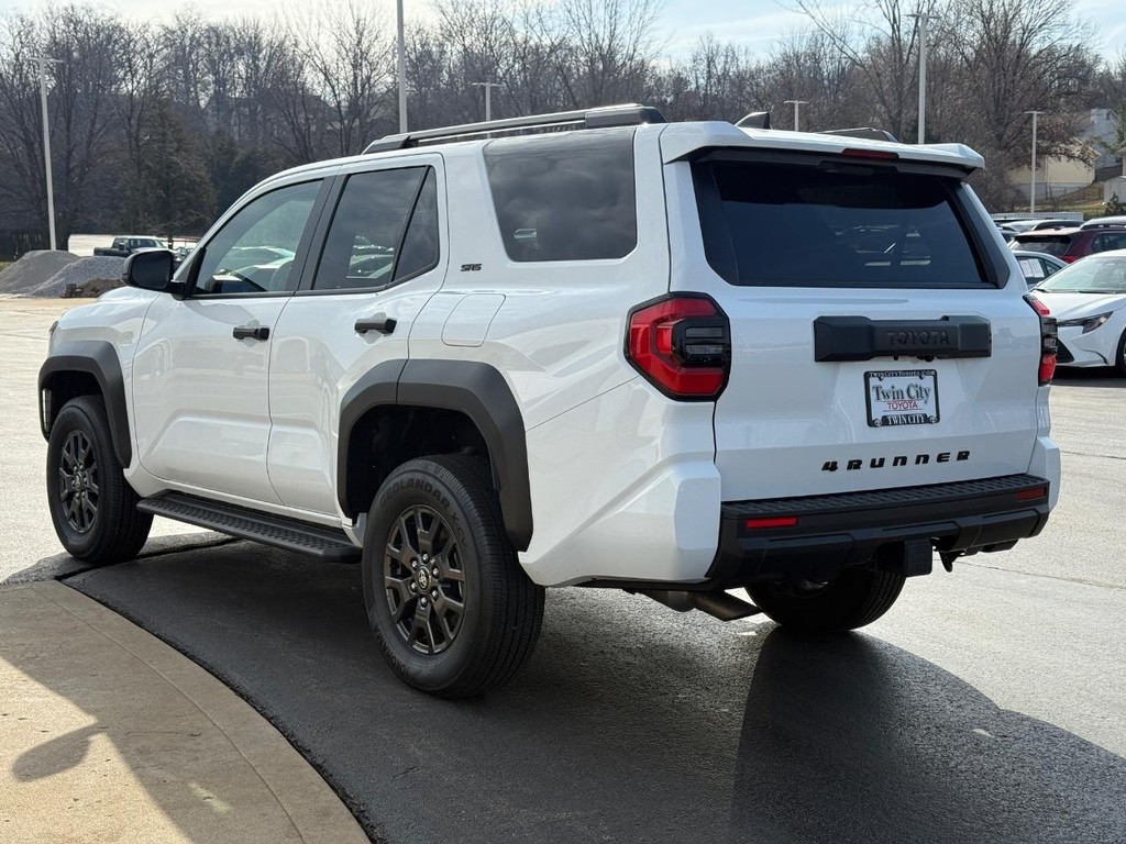 Toyota 4Runner Vehicle Image 5