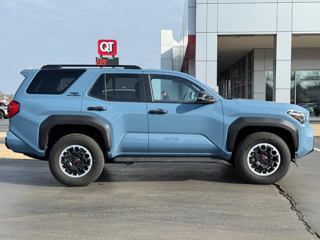 Toyota 4Runner Vehicle Image 2