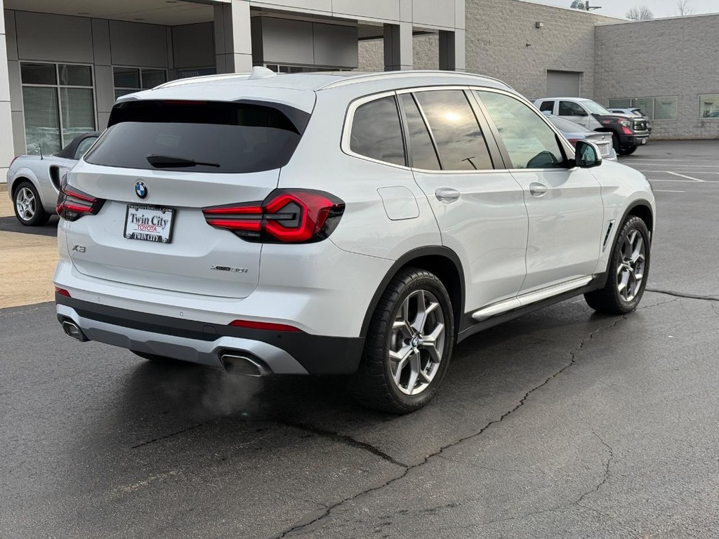 BMW X3 Vehicle Image 3