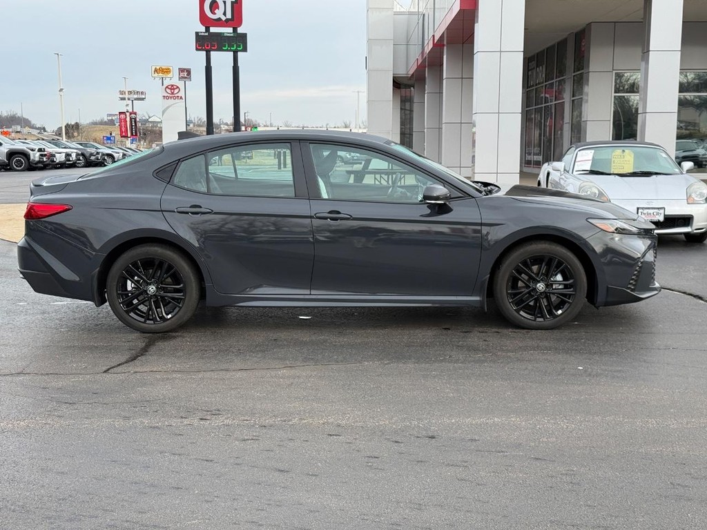 Toyota Camry Vehicle Image 2