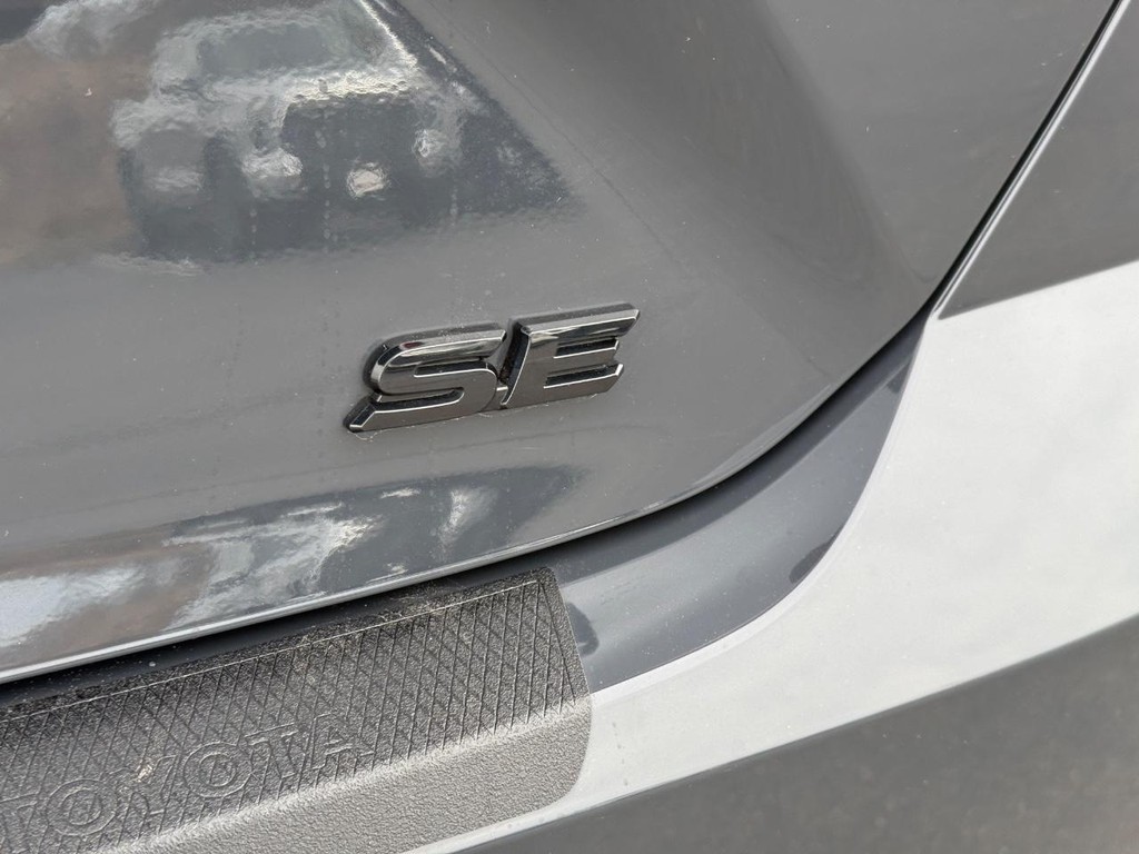 Toyota Camry Vehicle Image 6