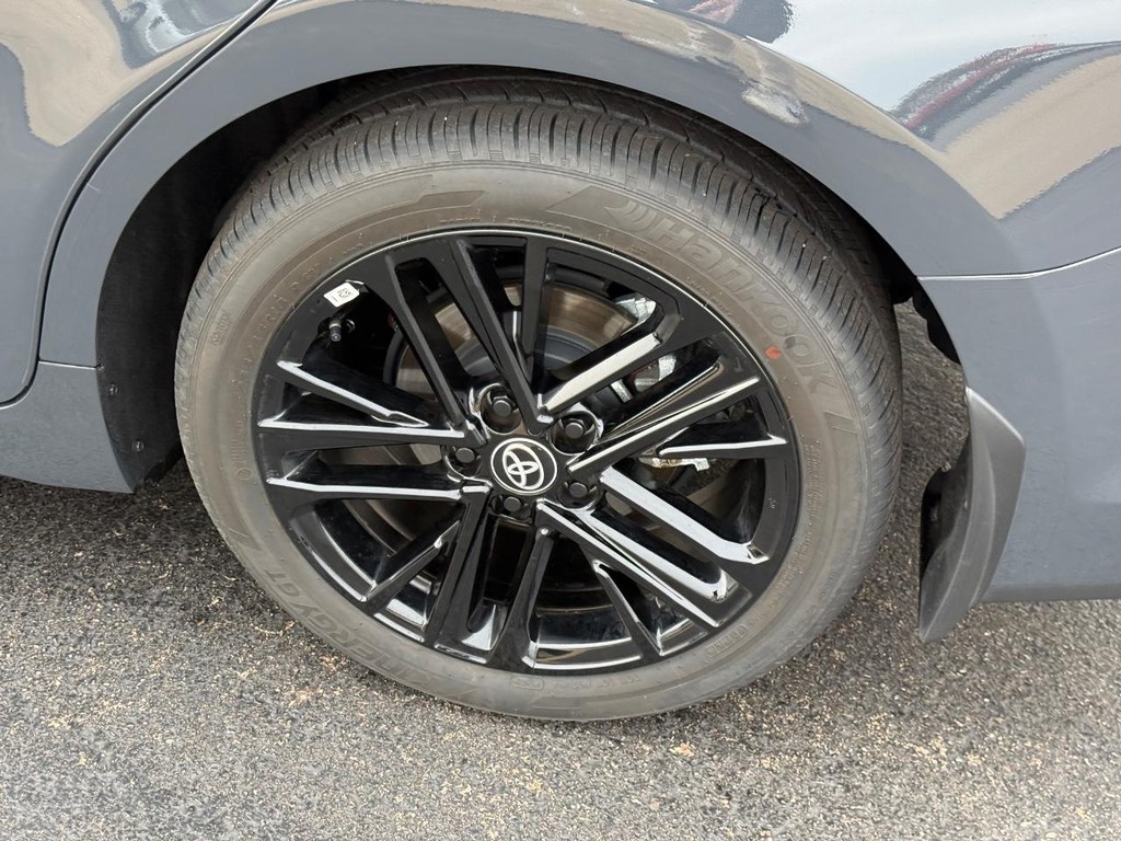 Toyota Camry Vehicle Image 8