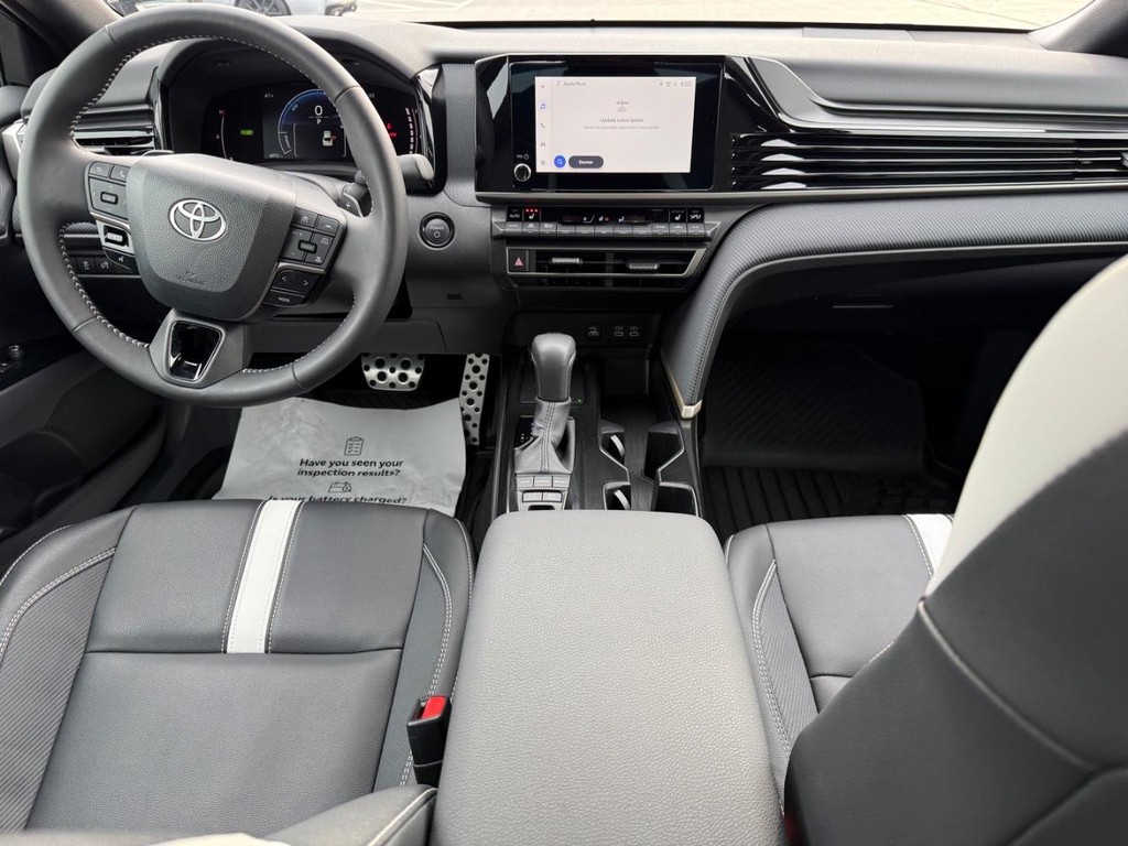 Toyota Camry Vehicle Image 12