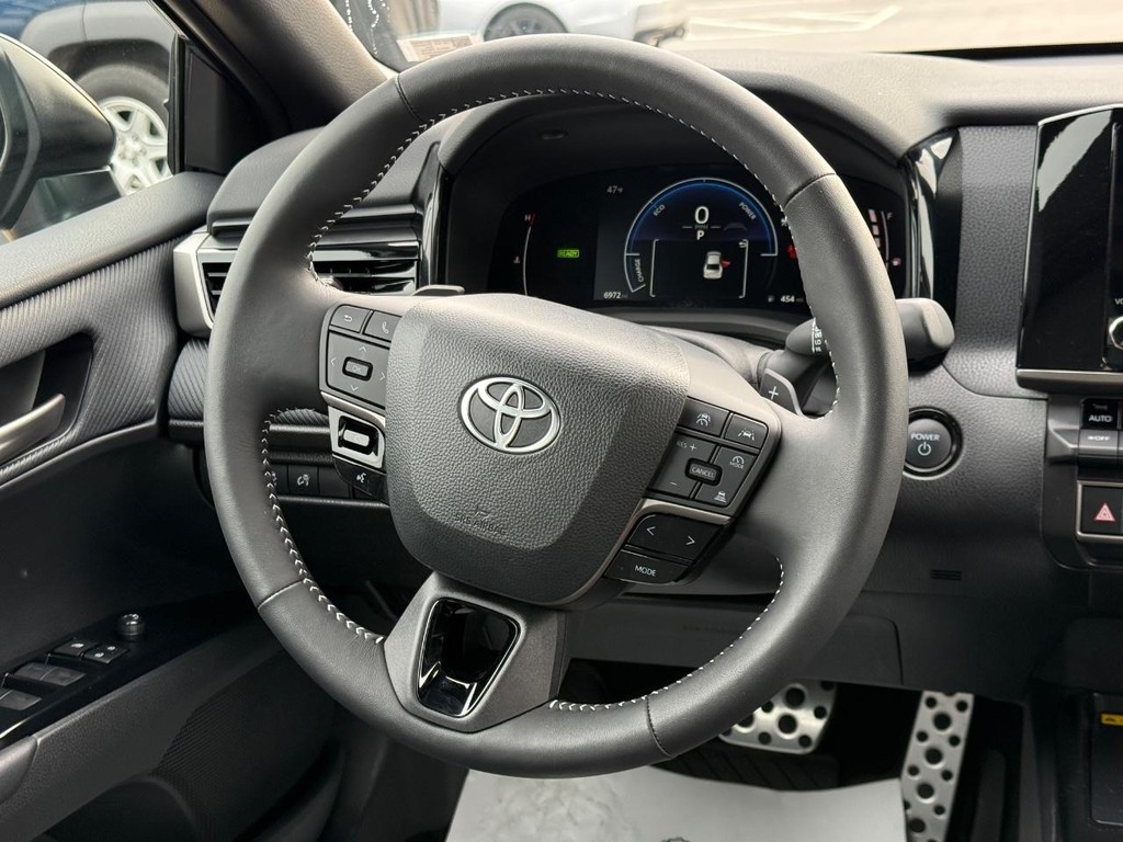 Toyota Camry Vehicle Image 13